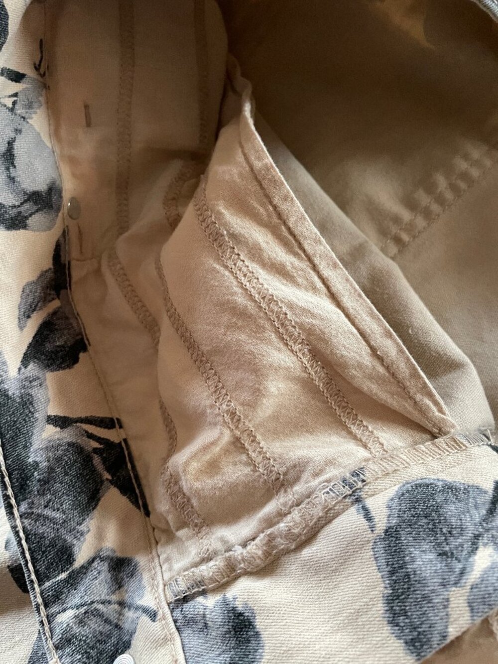 Chico's Stretch Denim Pants w/ Floral Print size 20/22 (Chico's 4) So Slimming - Picture 15 of 16